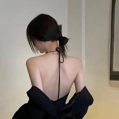 严肃的男人